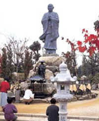 修行上人銅像　東照寺様 (中山身語正宗)  福岡県山門郡